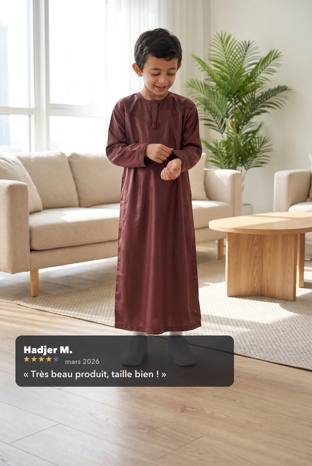 Qamis enfant Zaid bordeaux porté, avec un avis client