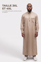 Qamis Grande Taille Adam beige, disponible en 3XL et 4XL, ce modèle taille petit