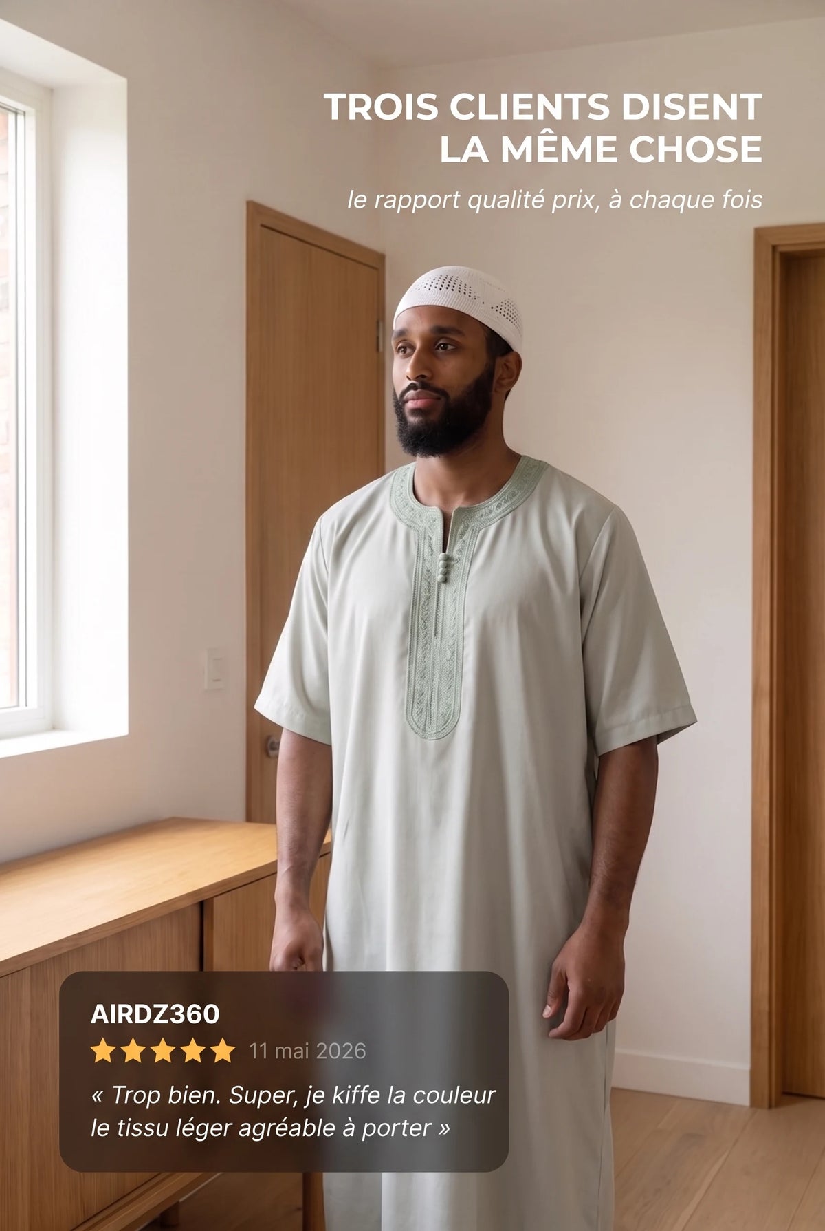 Qamis marocain vert sauge Issam porté en intérieur, avec un avis client