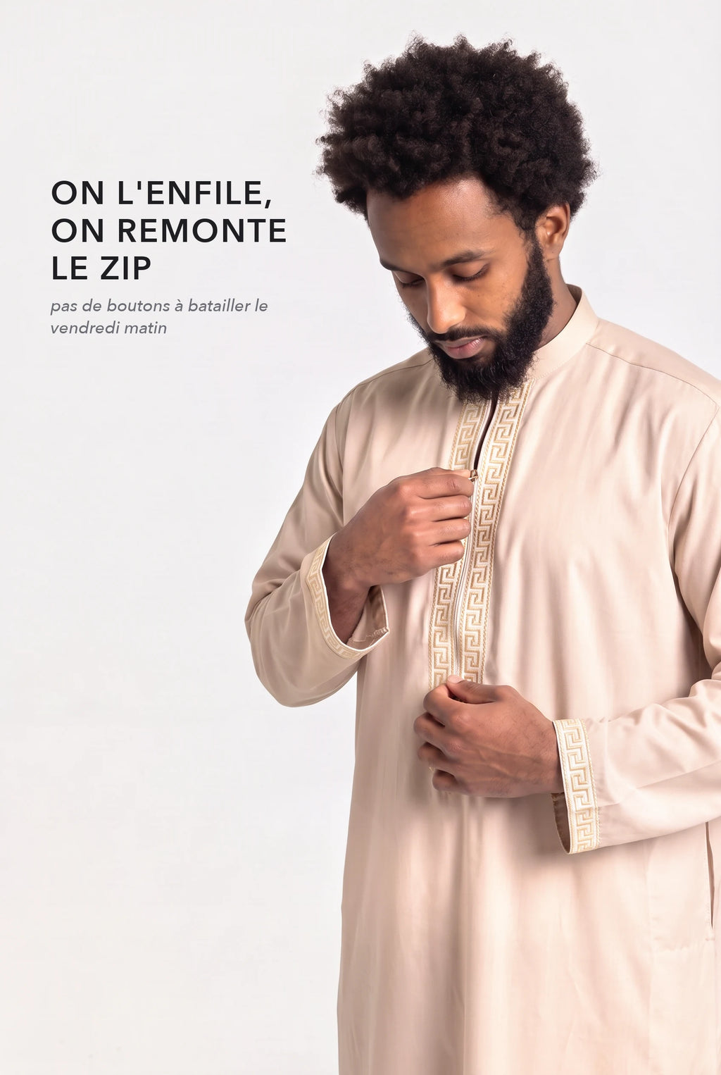 Fermeture zippée du qamis Mehdi beige, sous le plastron brodé or