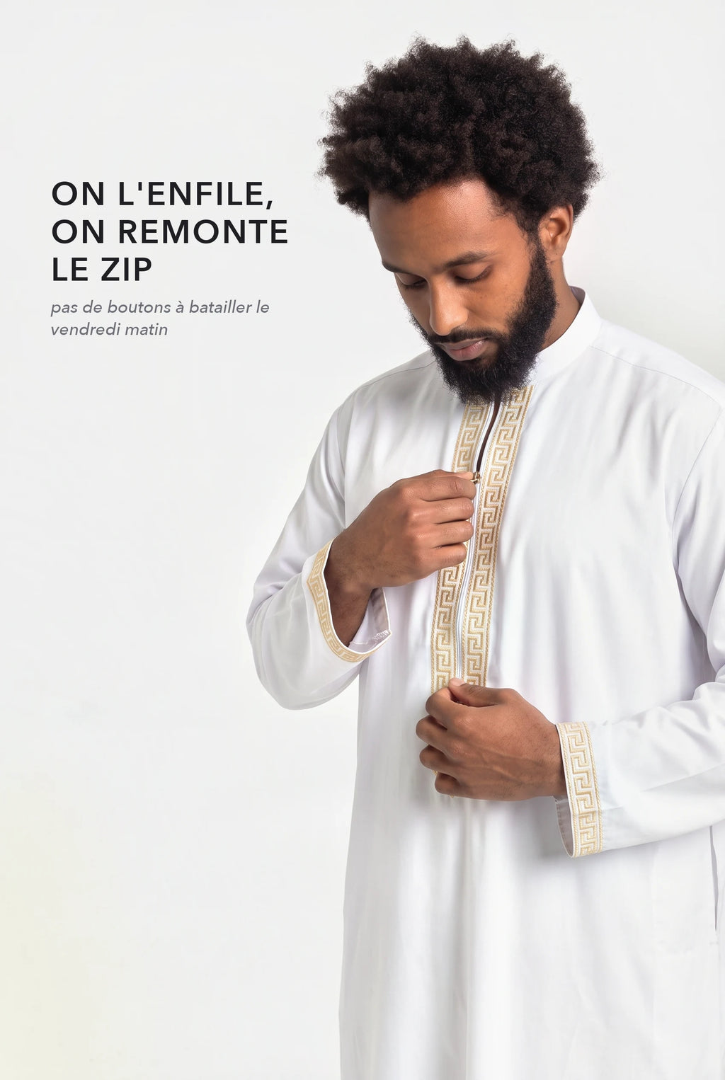 Fermeture zippée du qamis Mehdi blanc, sous le plastron brodé or