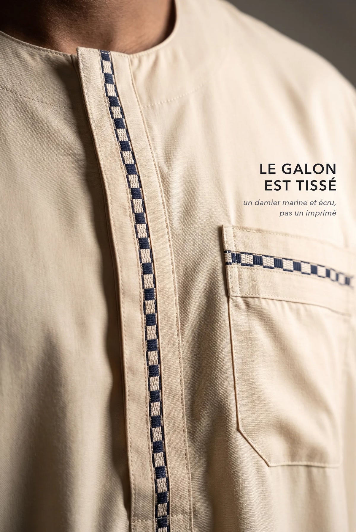 Galon tissé marine et écru du qamis Harun beige