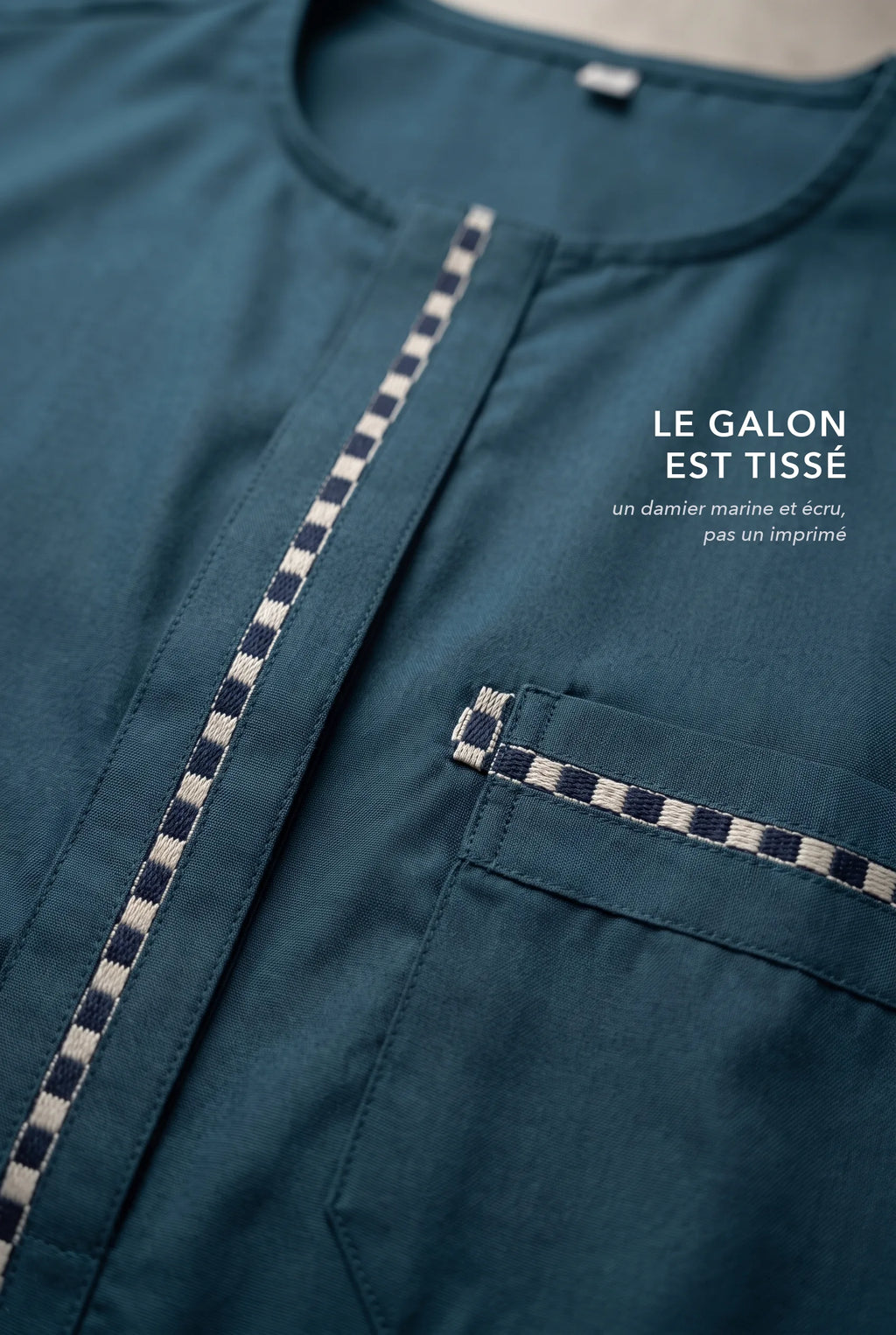 Galon tissé marine et écru du qamis Harun bleu canard
