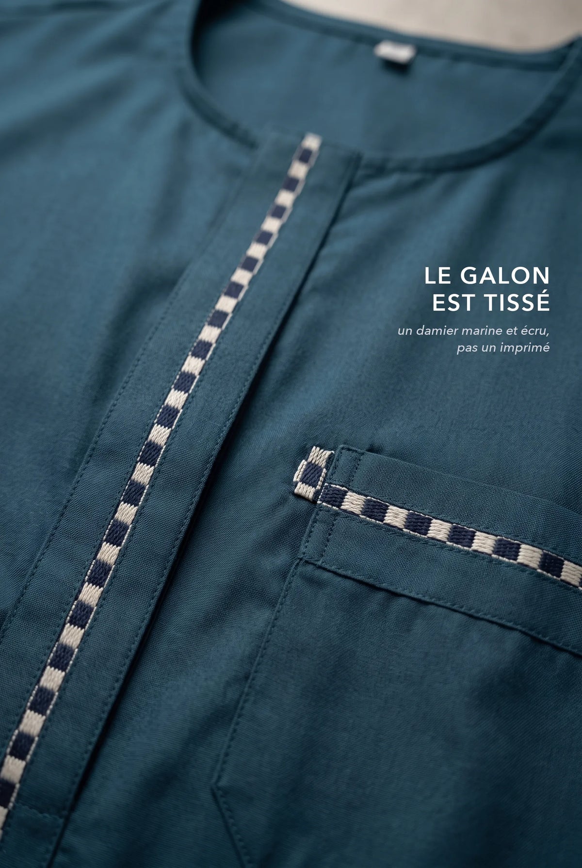 Galon tissé marine et écru du qamis Harun bleu canard