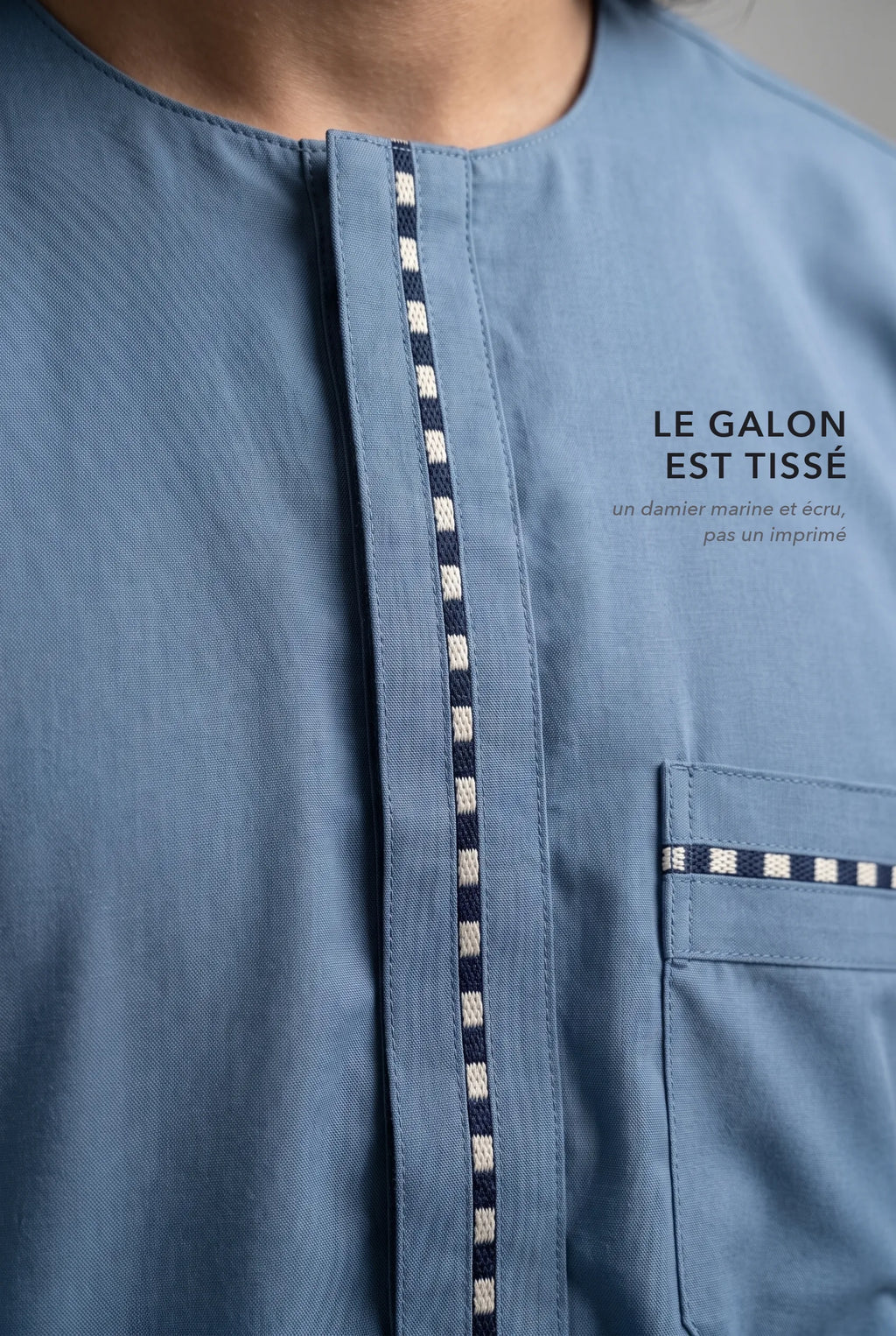 Galon tissé marine et écru du qamis Harun bleu