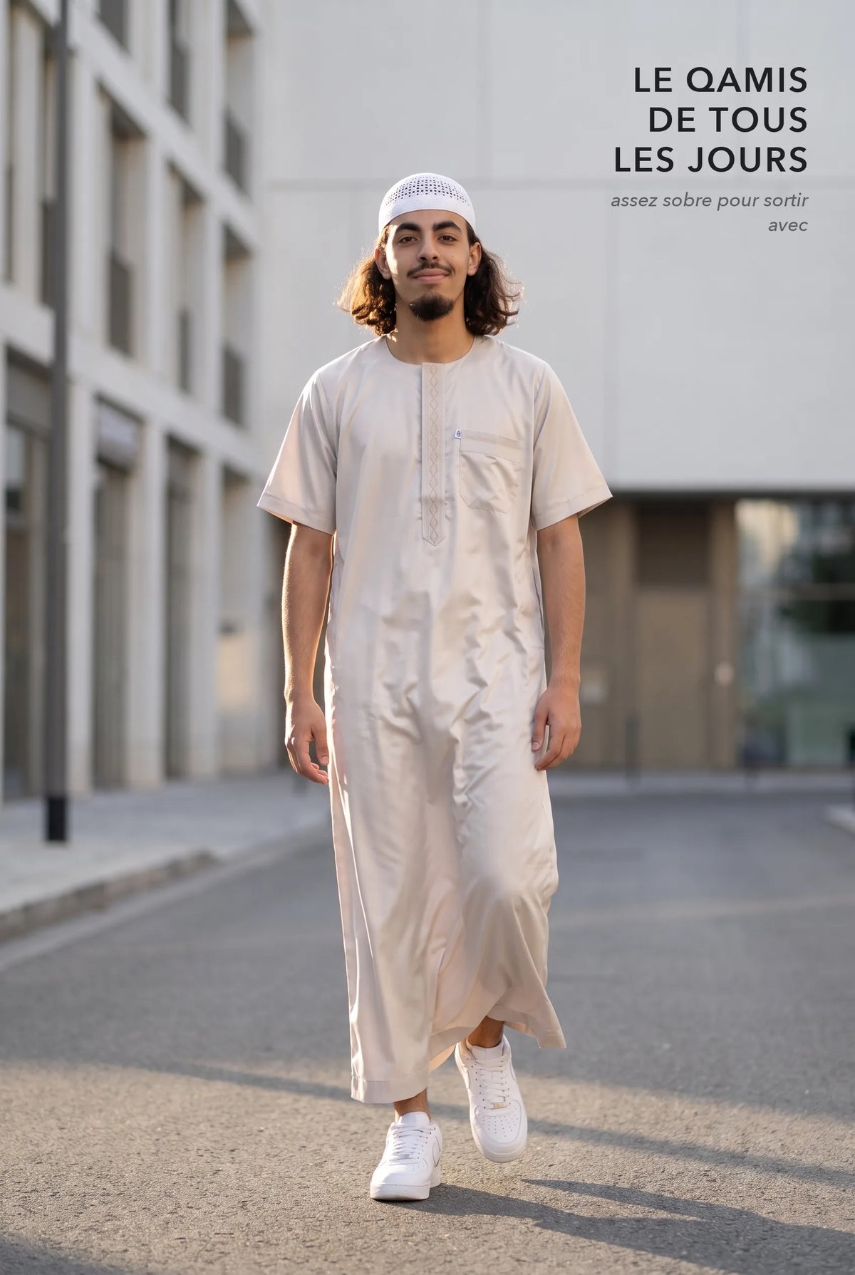 Le qamis Nabil blanc cassé comme tenue de tous les jours