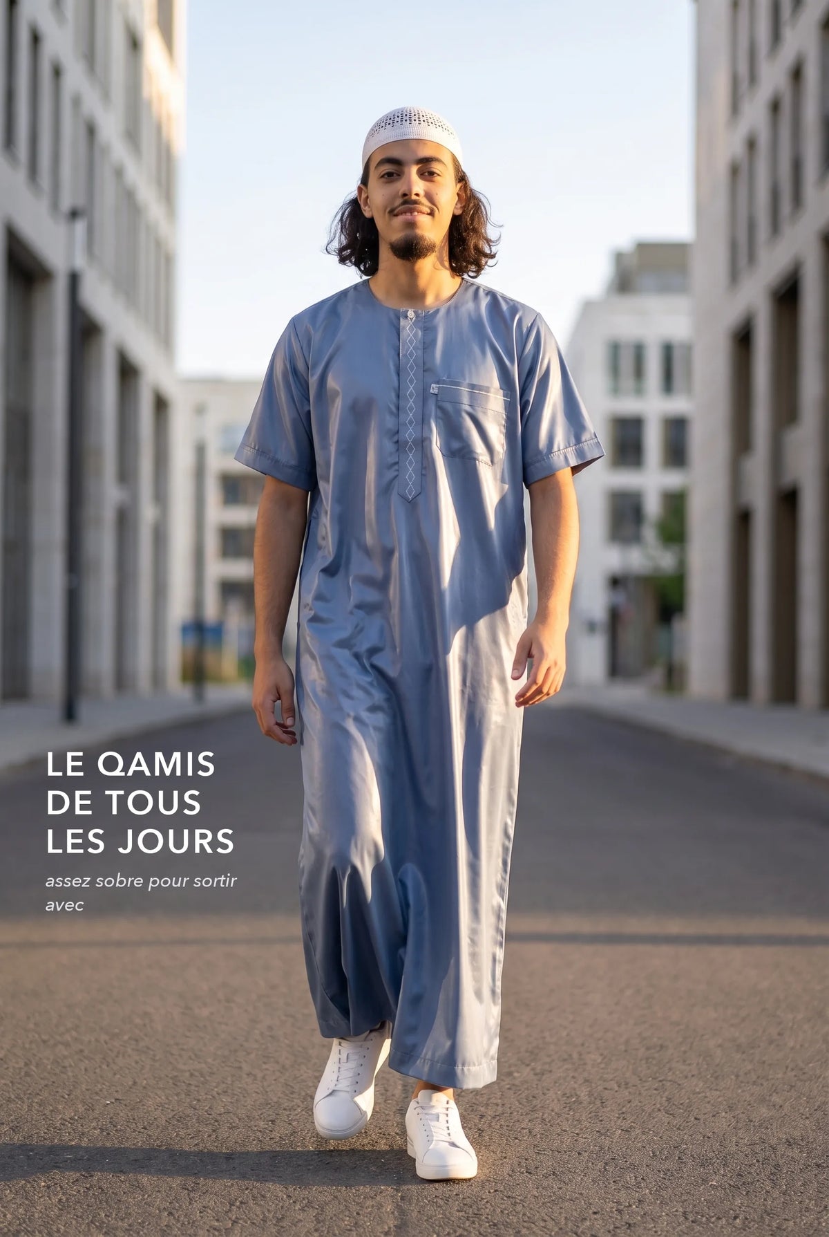 Le qamis Nabil bleu comme tenue de tous les jours