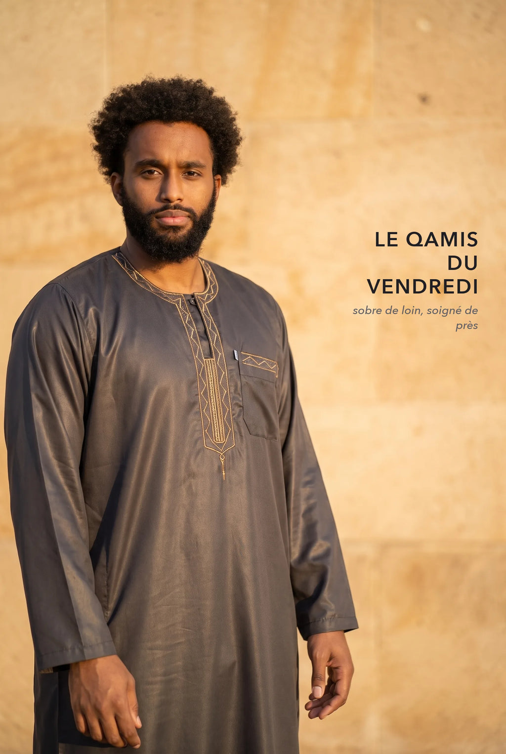 Le qamis Ali noir comme tenue du vendredi