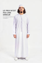Qamis omani Hamza blanc, la tarboucha tenue à la main, le qamis à 17,90 euros