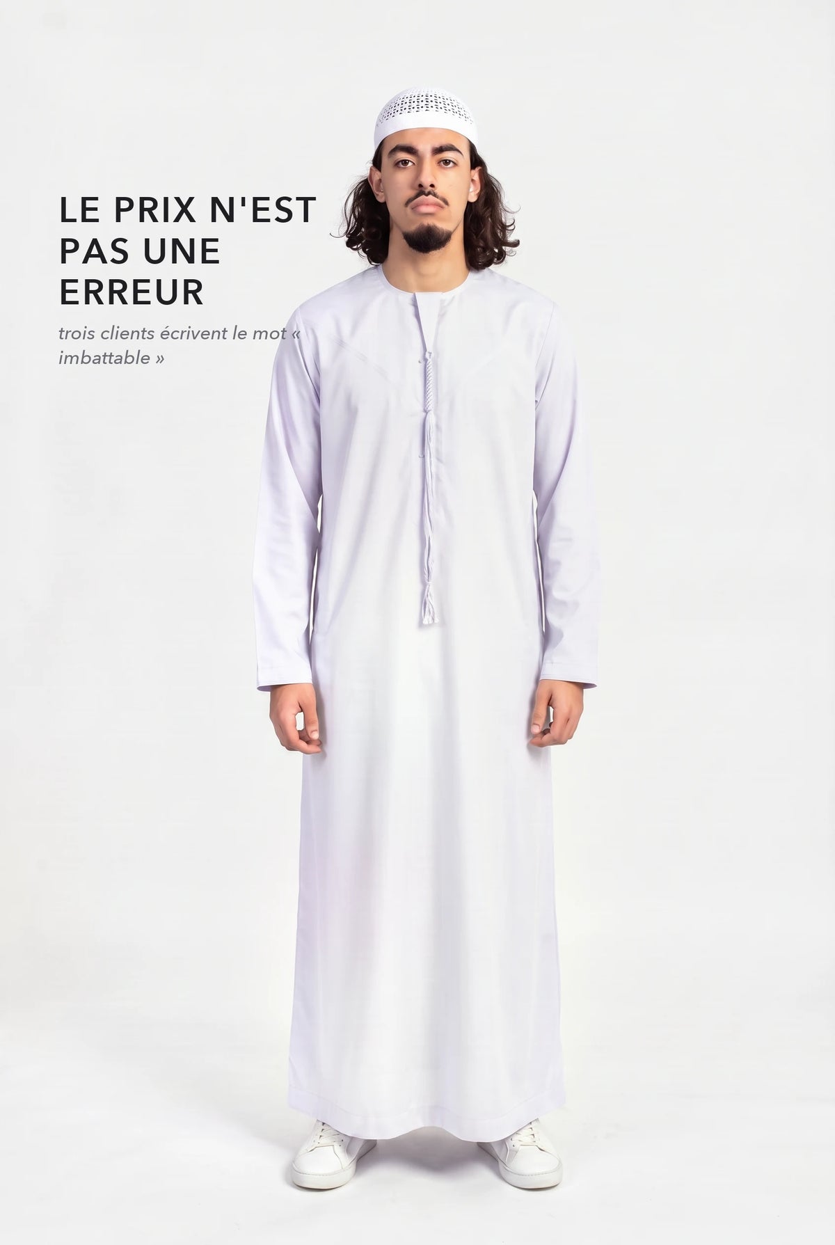 Qamis omani Hamza blanc, la tarboucha tenue à la main, le qamis à 17,90 euros