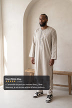 Qamis Zakariya beige porté en situation, avis client