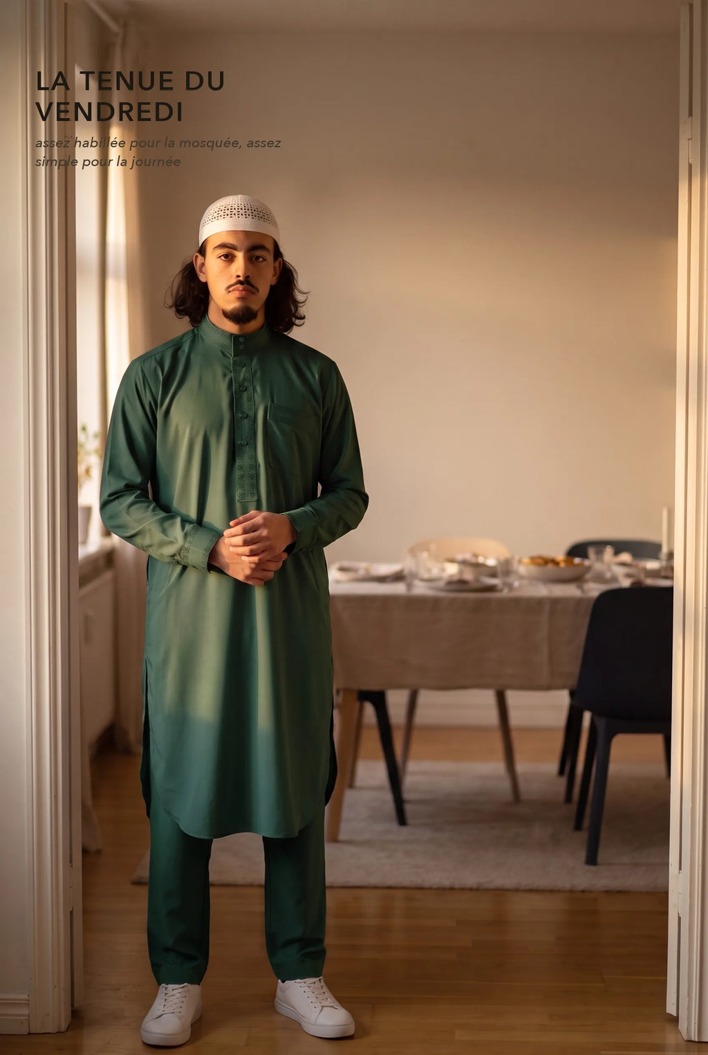 Qamis Sofiane vert porté un jour de réunion de famille, la tenue du vendredi