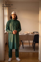 Qamis Sofiane vert porté un jour de réunion de famille, la tenue du vendredi