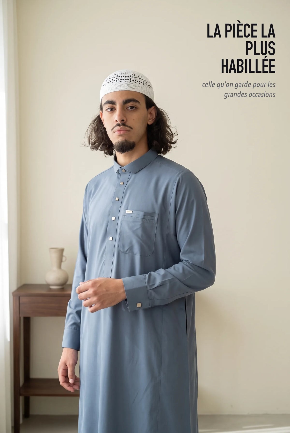 Le qamis Ahmed bleu jean, la pièce la plus habillée du catalogue