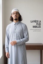 Le qamis Ahmed gris, la pièce la plus habillée du catalogue
