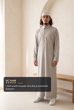 Qamis Ahmed gris clair porté en situation, avis client
