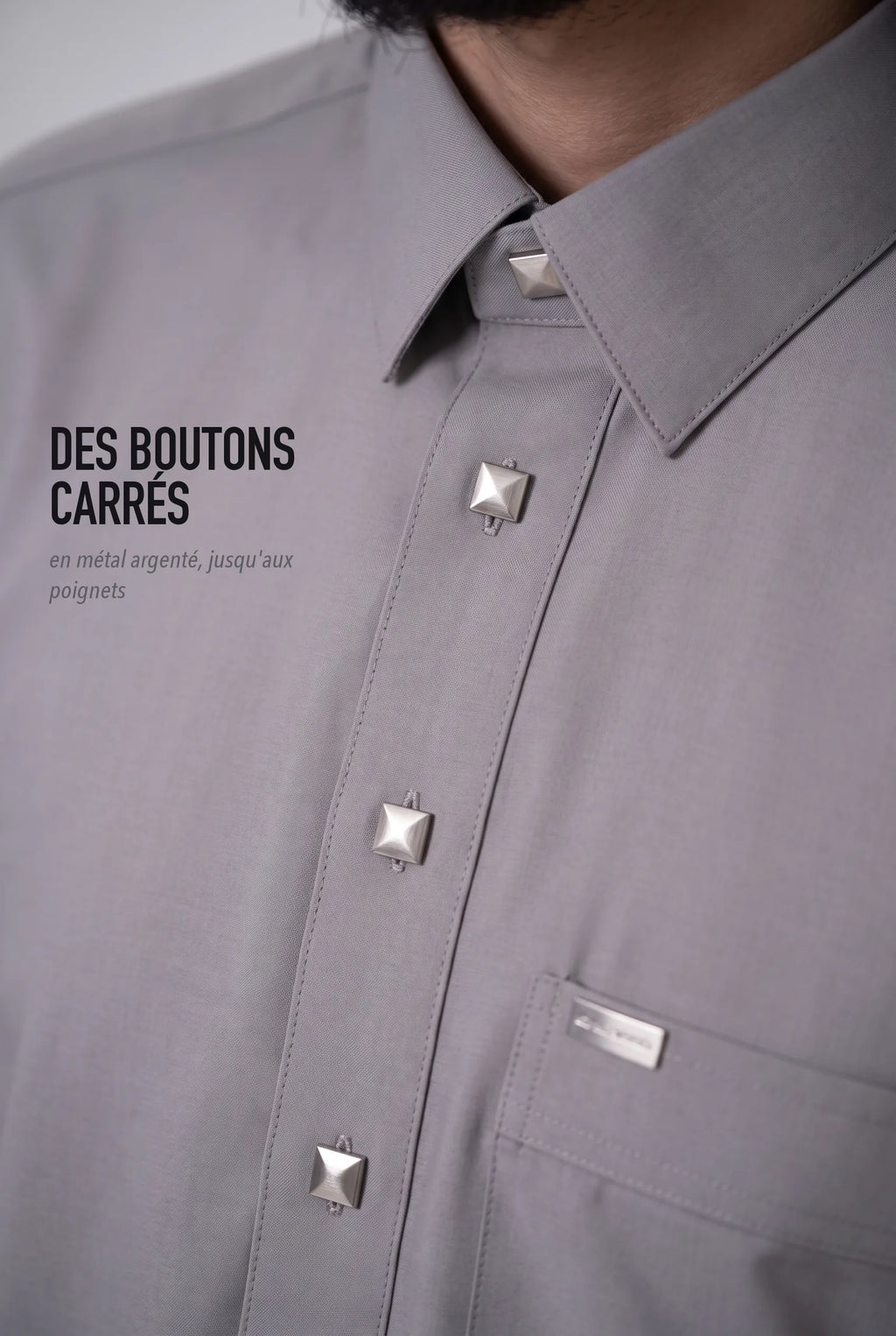 Boutons carrés en métal argenté du qamis Ahmed gris foncé