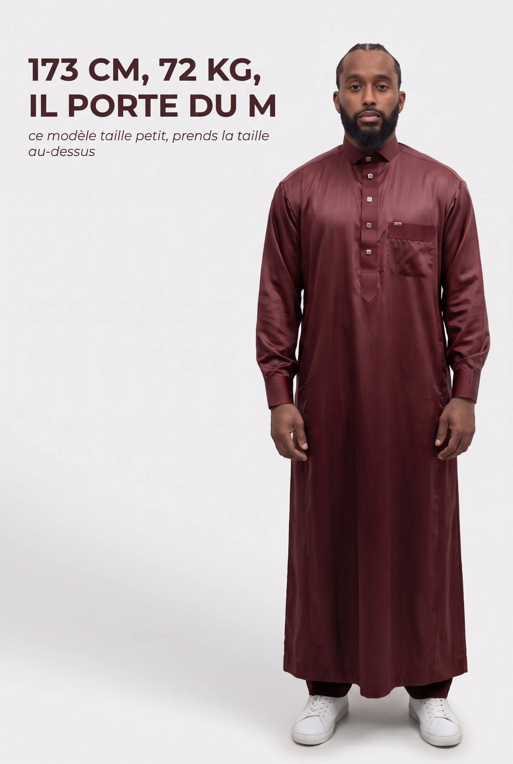 Repère de taille du qamis Adam bordeaux, mannequin de 173 cm et 72 kg en taille M