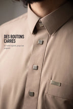 Boutons carrés en métal argenté du qamis Ahmed taupe