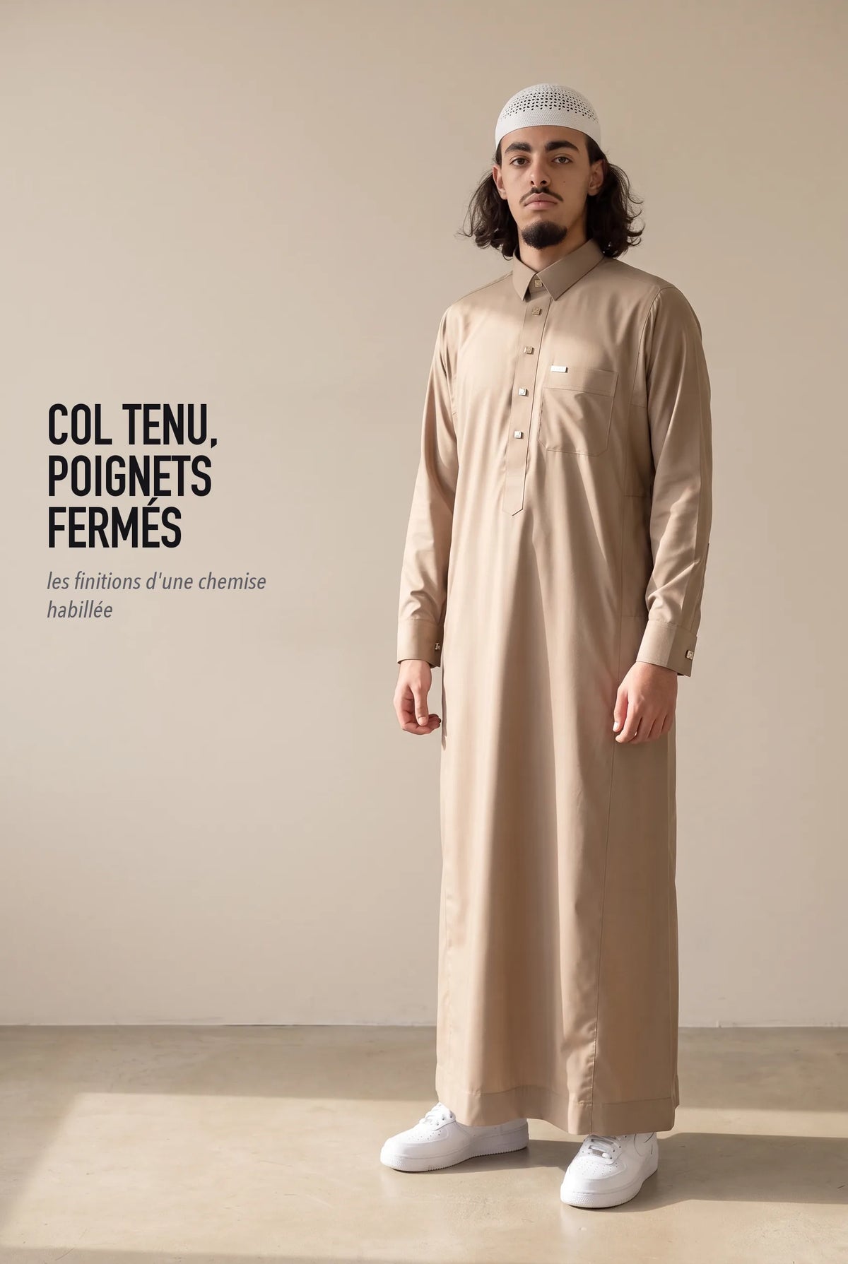 Col tenu et manchettes fermées du qamis Ahmed taupe