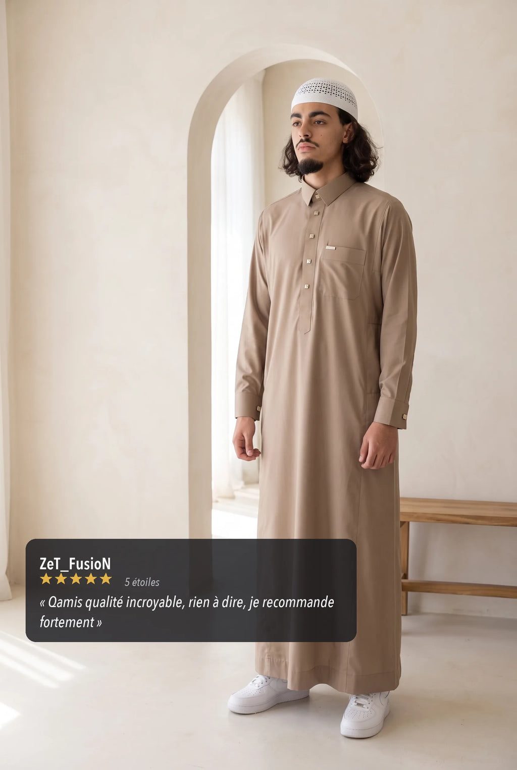 Qamis Ahmed taupe porté en situation, avis client
