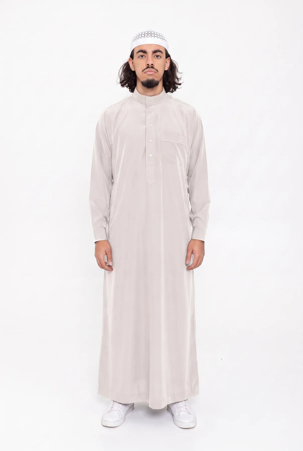 Qamis saoudien Ammar beige pour homme, col officier brodé et pantalon assorti