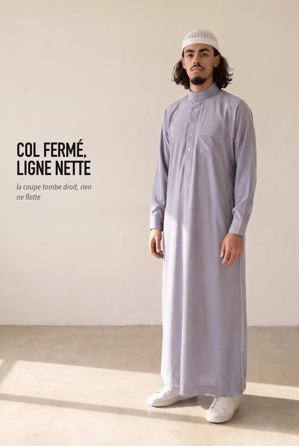 Qamis saoudien Ammar gris porté, coupe droite et col fermé