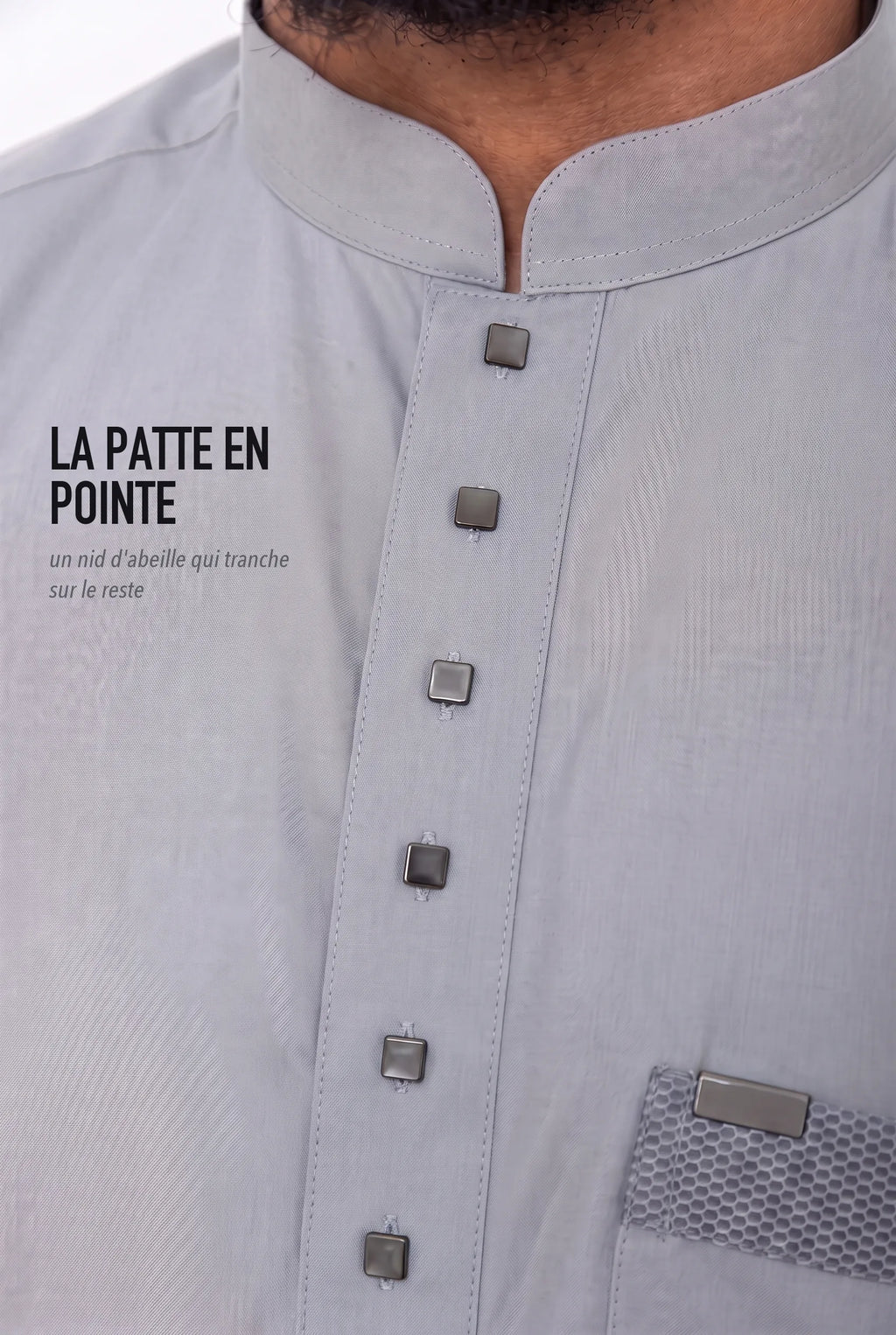 Patte de boutonnage en pointe ton sur ton du qamis Saleh gris chiné