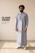 Coupe droite et col mao ouvert du qamis Saleh gris chiné