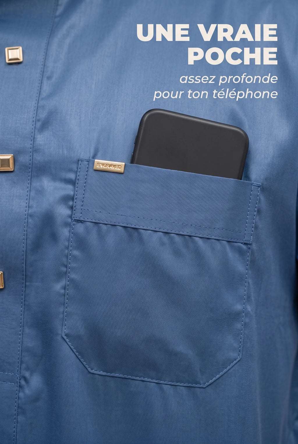 Poche poitrine du qamis Musa bleu marine avec un téléphone glissé dedans