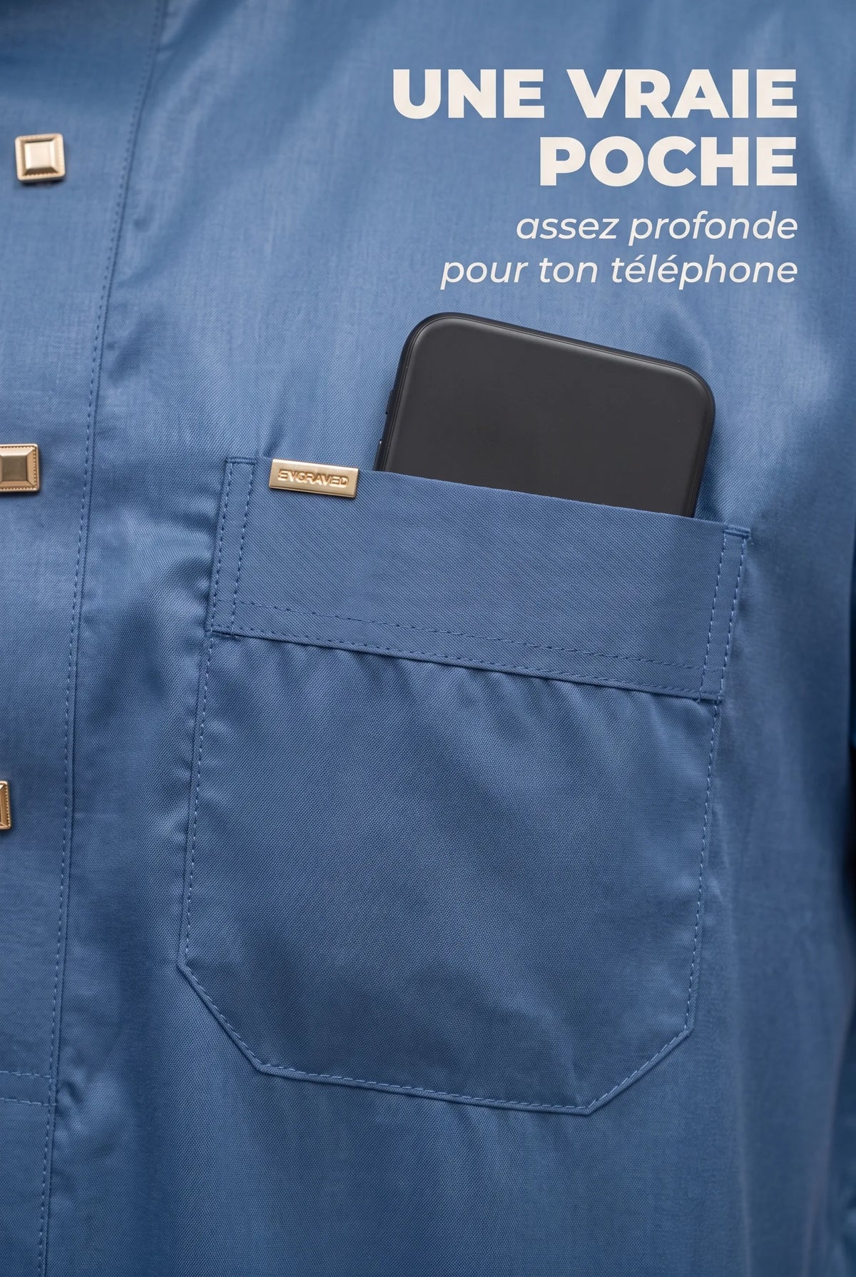 Poche poitrine du qamis Musa bleu marine avec un téléphone glissé dedans