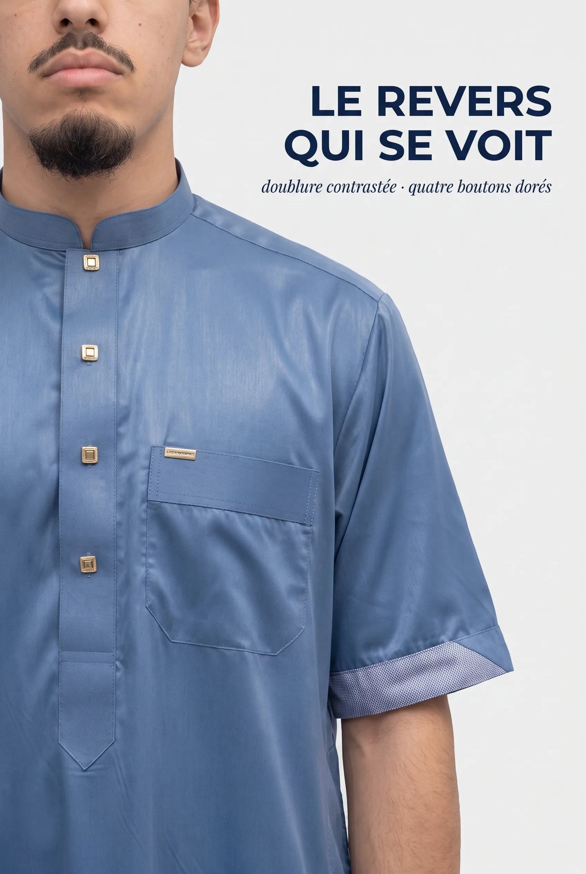 Revers de manche du qamis Musa bleu marine, doublure contrastée et boutons dorés