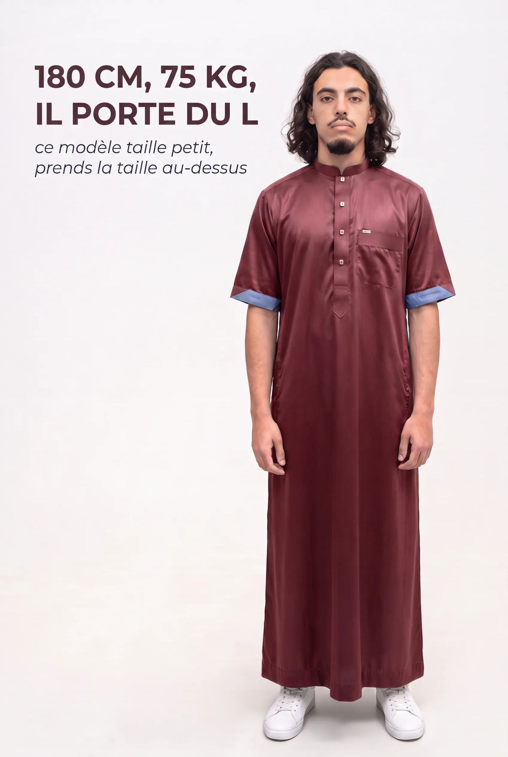 Repère de taille du qamis Musa bordeaux, mannequin de 180 cm et 75 kg en taille L