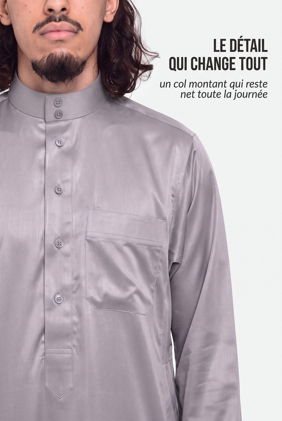 Détail du col mao montant du qamis saoudien satiné Omar gris et de sa patte de boutonnage