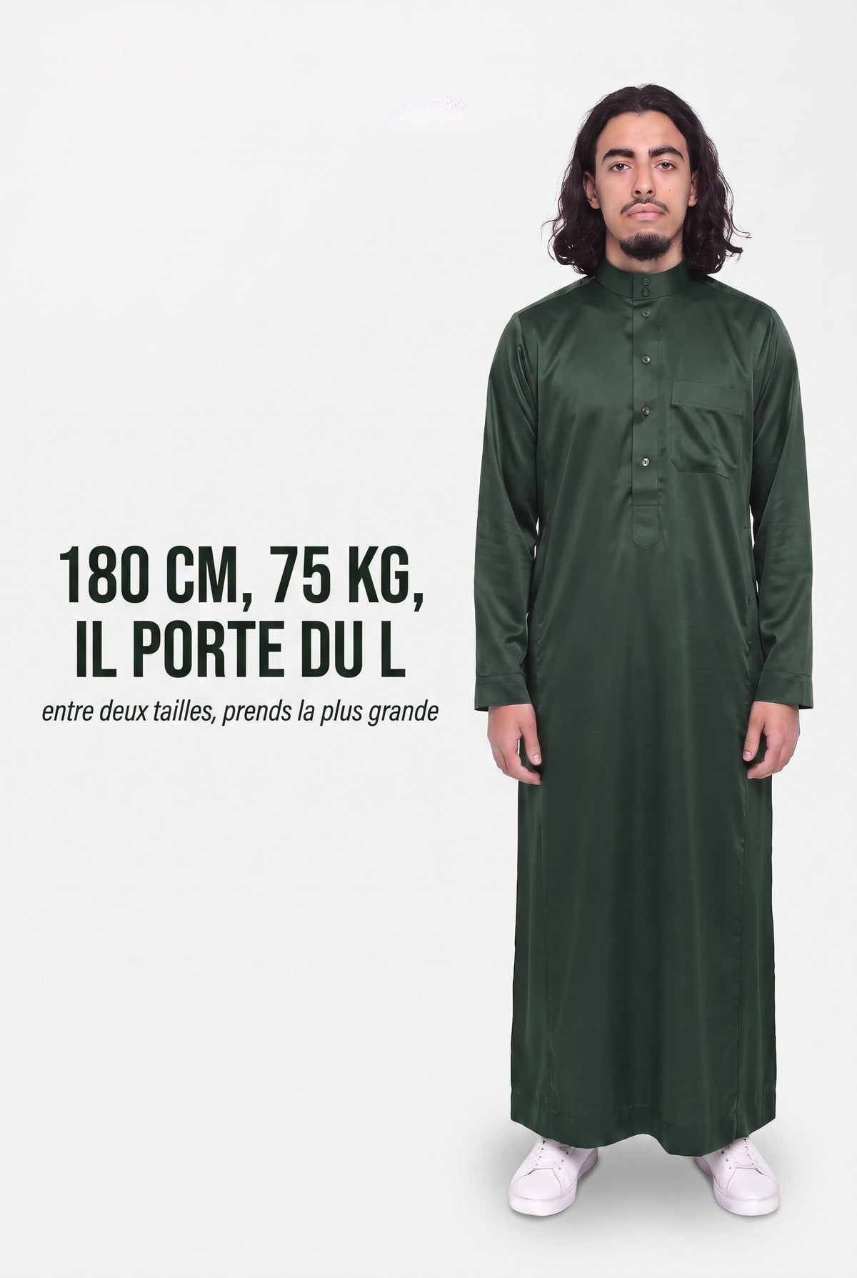 Repère de taille du qamis Omar vert, mannequin de 180 cm et 75 kg en taille L