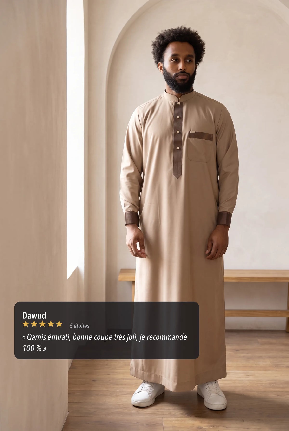 Qamis Saleh taupe porté en situation, avis client