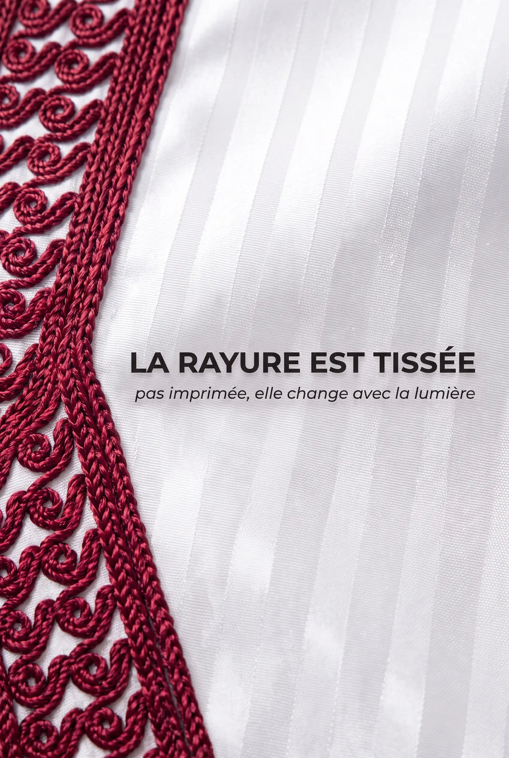 Satin blanc à rayures tissées de la gandoura Jad et broderie bordeaux en gros plan