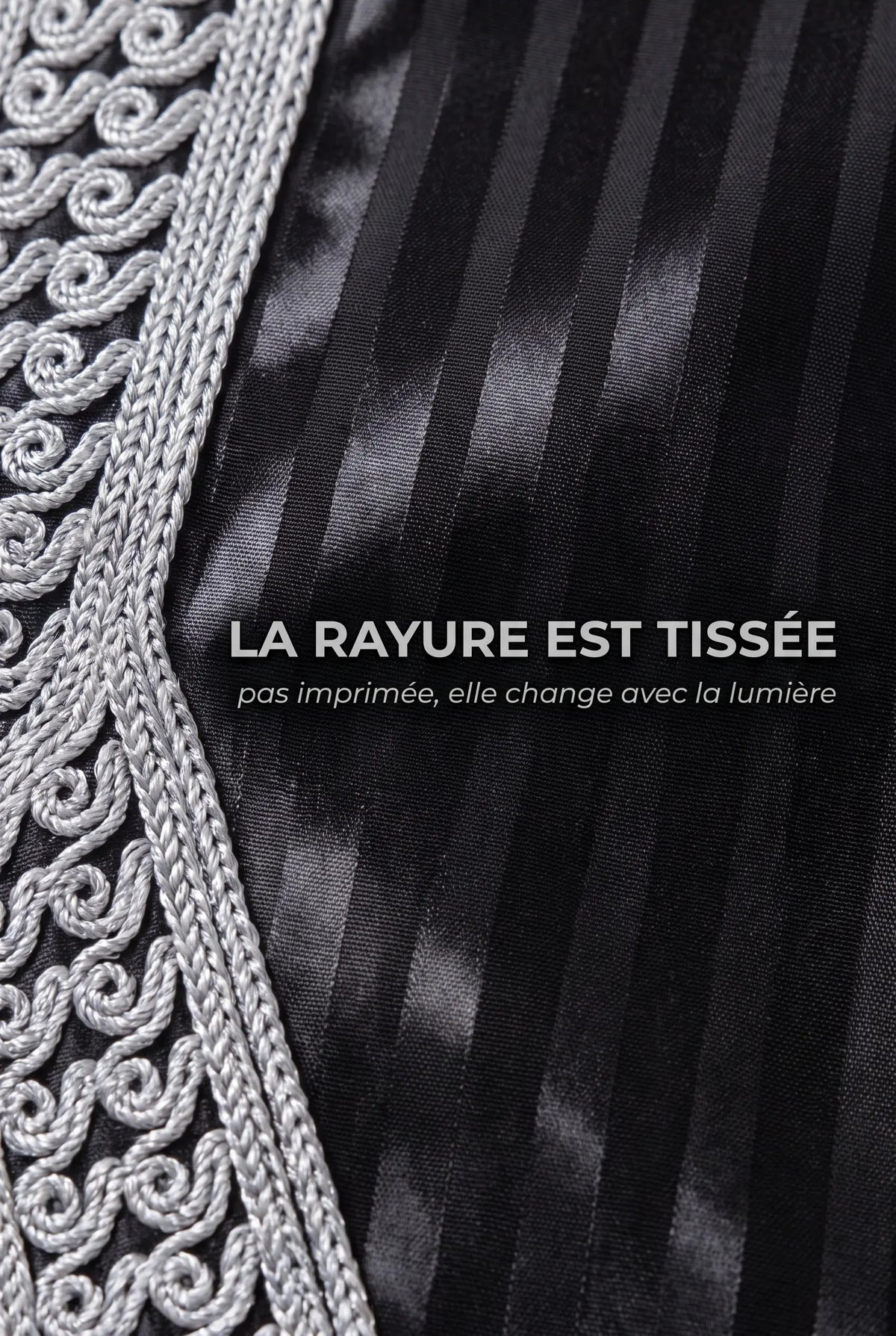 Satin noir à rayures tissées de la gandoura Jad et broderie argent en gros plan