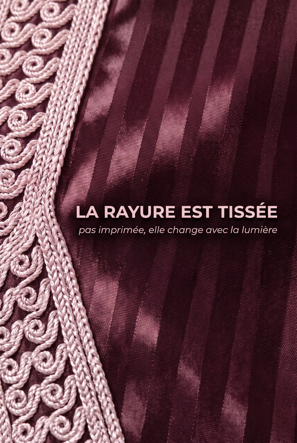 Satin rouge bordeaux à rayures tissées de la gandoura Jad et broderie rose en gros plan
